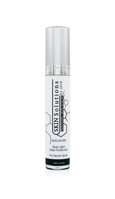 This is a 45ml cylindrical tall container with an airless sprayer and a push-on cap of metallic appearance. It contains a pre-serum from the SKIN SAVER collection. Used to protect the skin from daily blue light exposure.