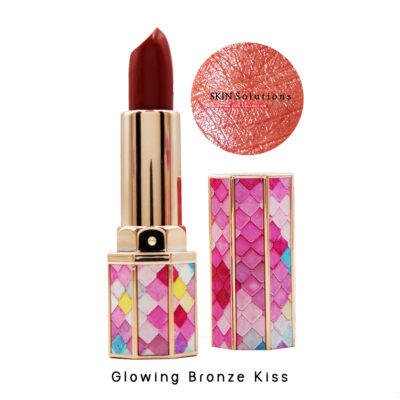 Glowing Bronze Kiss deliveris a vibrant colour with a lovely silky sheen that has a smooth silky light texture which is hydrating and moisturising. It also delivers a lip treatment for exceptional lip health. The lipstick case is Luxurious in shades of pinks and complimenting neutral colours. Very stylish.